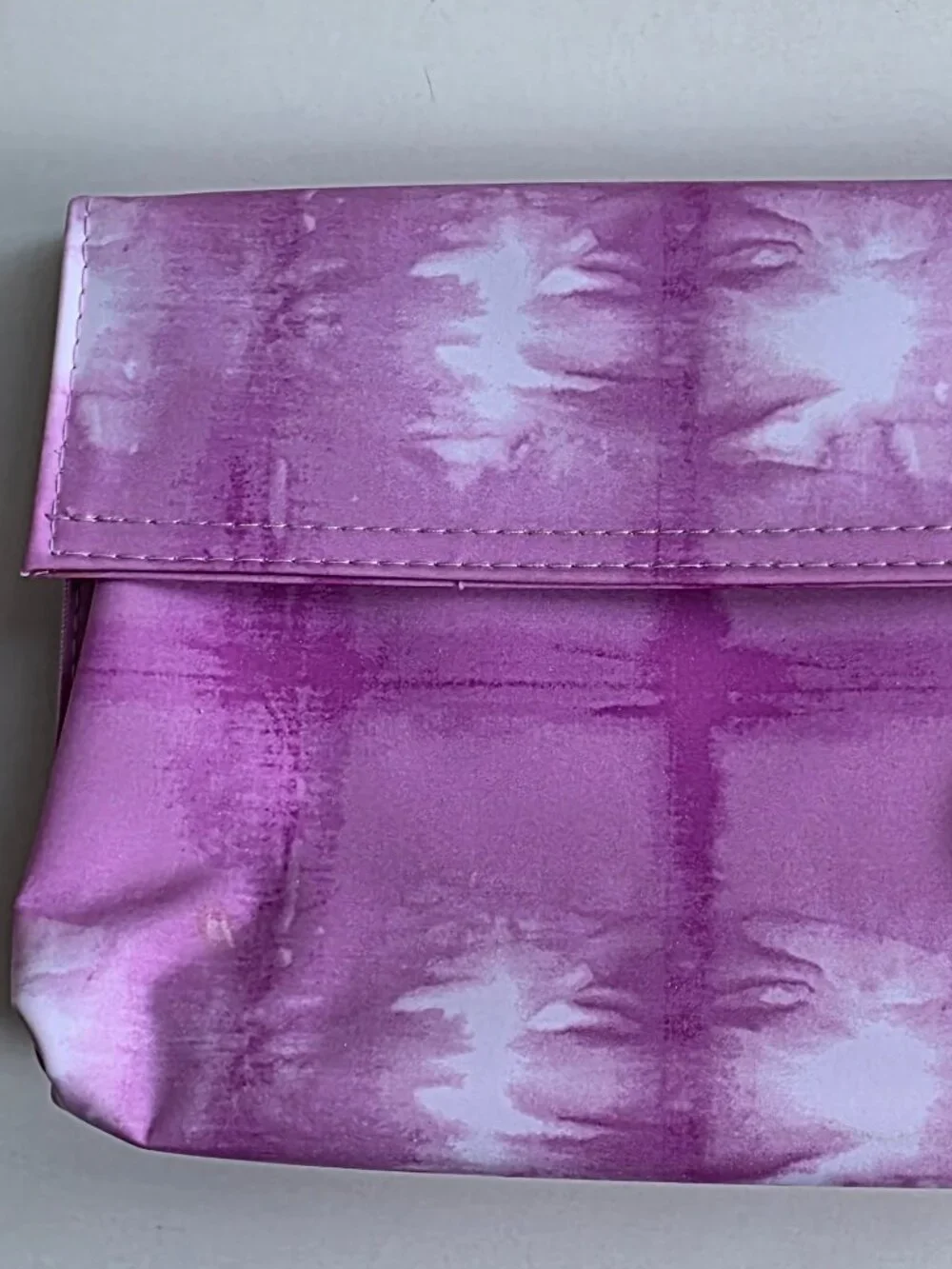 NEW Clinique Tri-Fold Travel Cosmetic Case Tie Dye Pink Purple Foldable Mesh GWP